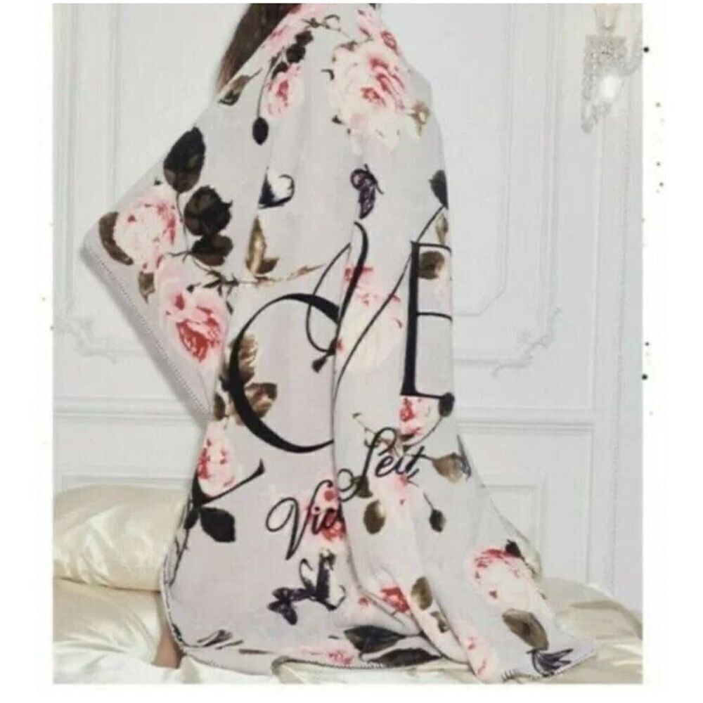 VICTORIA'S SECRET VS ANGEL THROW SHERPA BLANKET grey floral love logo script
